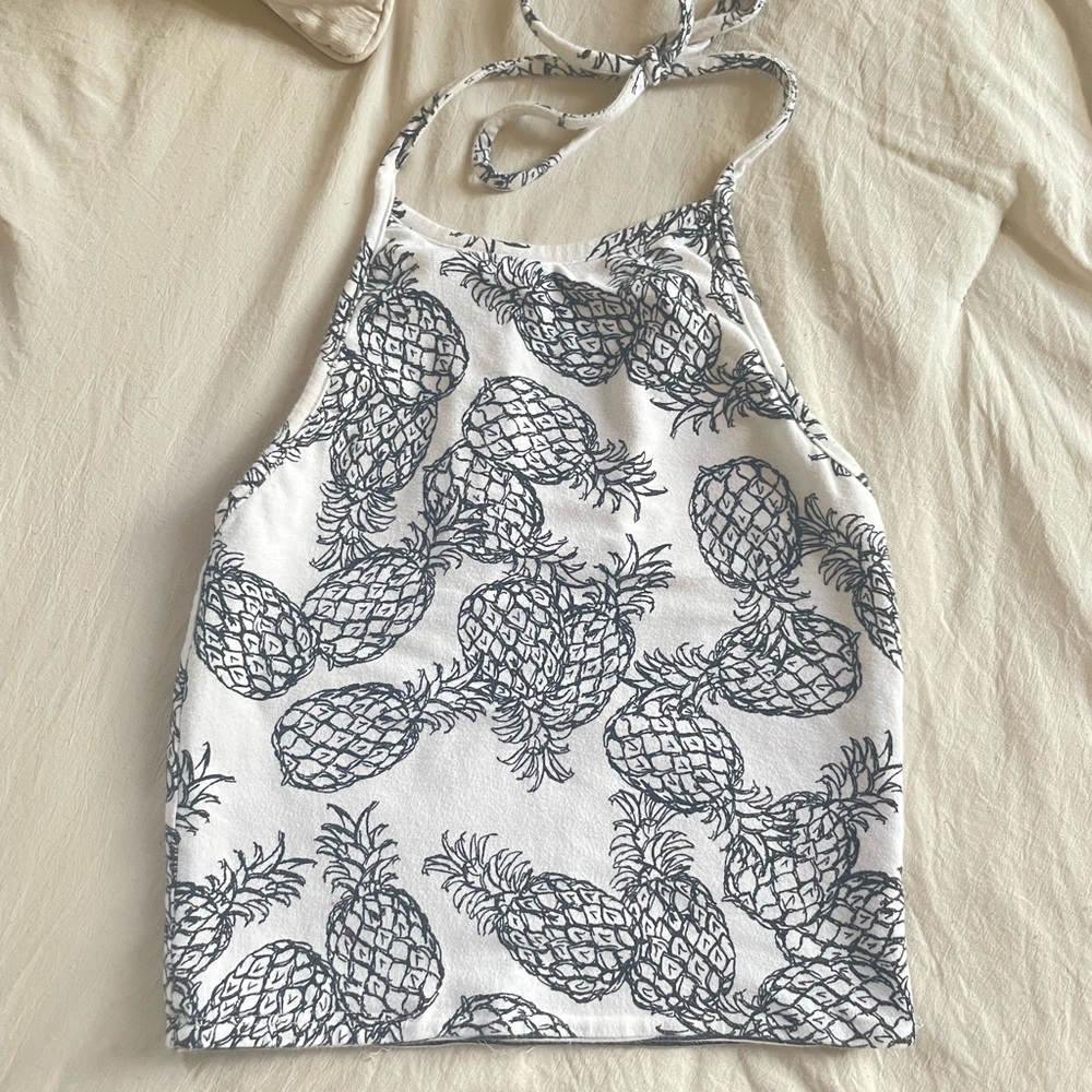 Size small-medium reversible halter top 👏🏼